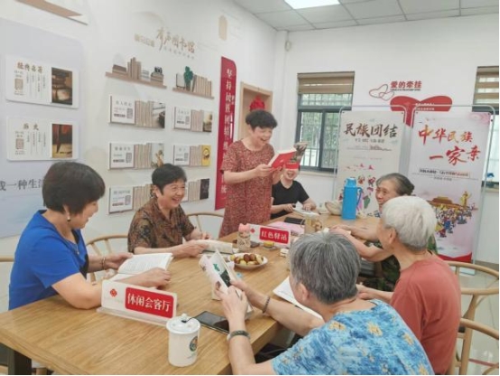 苏州香城花园社区开展巾帼“墨香伴岁月”阅读分享会