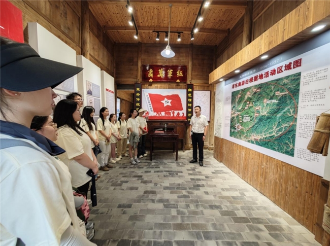 景德镇陶瓷大学赴浮梁县湘湖镇西安村开展三下乡社会实践活动