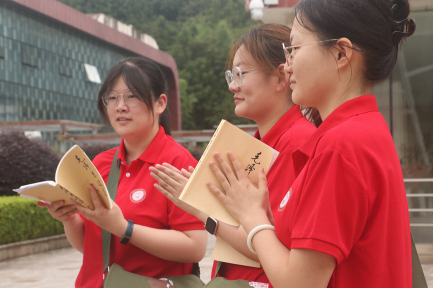 鲁东大学马克思主义学院鲁利童辛、青衿薪传、语路同行三支“广秀”志愿服务支队：党建领航青春路 薪火相传筑团魂