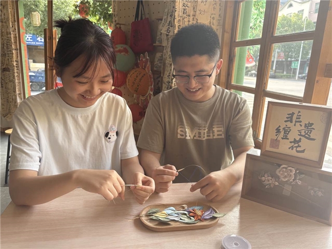株洲攸县：快来君竹便利店体验缠花吧