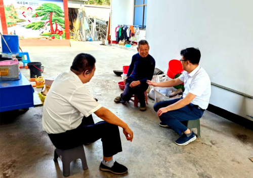 枣庄市山亭区烟草：法治微光缀乡野 金叶普法三三两两的“家常话”