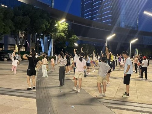 苏州市工业园区星涛社区探索“运动+治理”新模式—“相约白鹭园”亲子公益跑活动成功举行