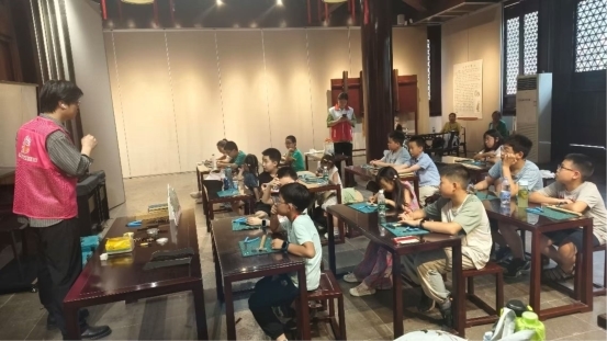 三下乡社会实践 | 南通大学杏林学院：红色精神润童心，暑期课堂启新程