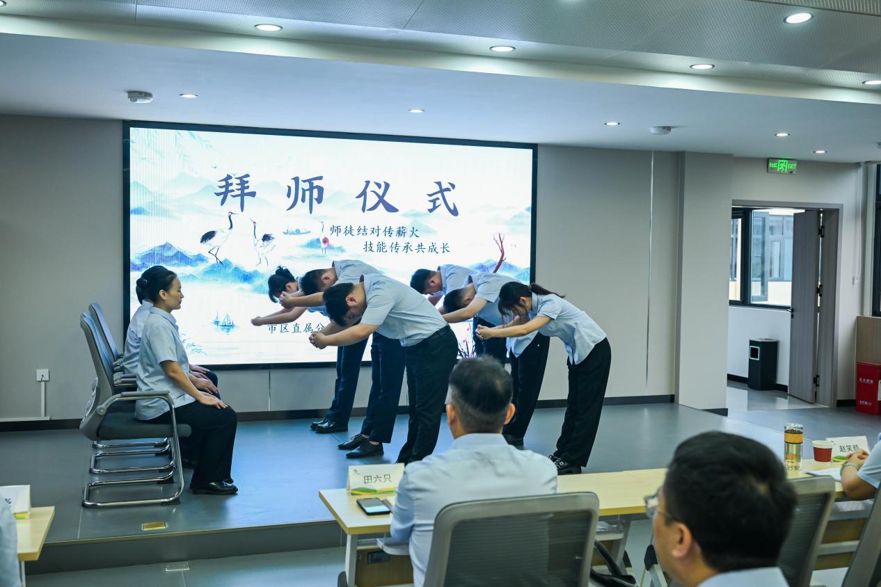 河南省鹤壁市烟草：师徒结对传薪火 技能传承共成长