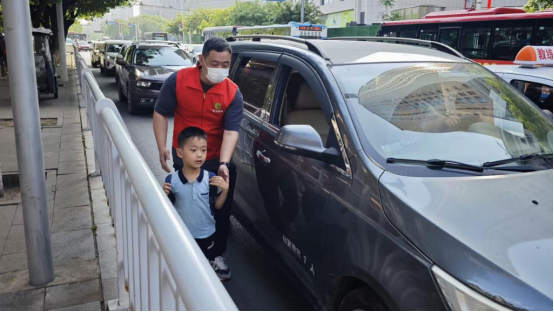 辽宁本溪烟草：点滴爱心汇暖流 志愿服务显担当