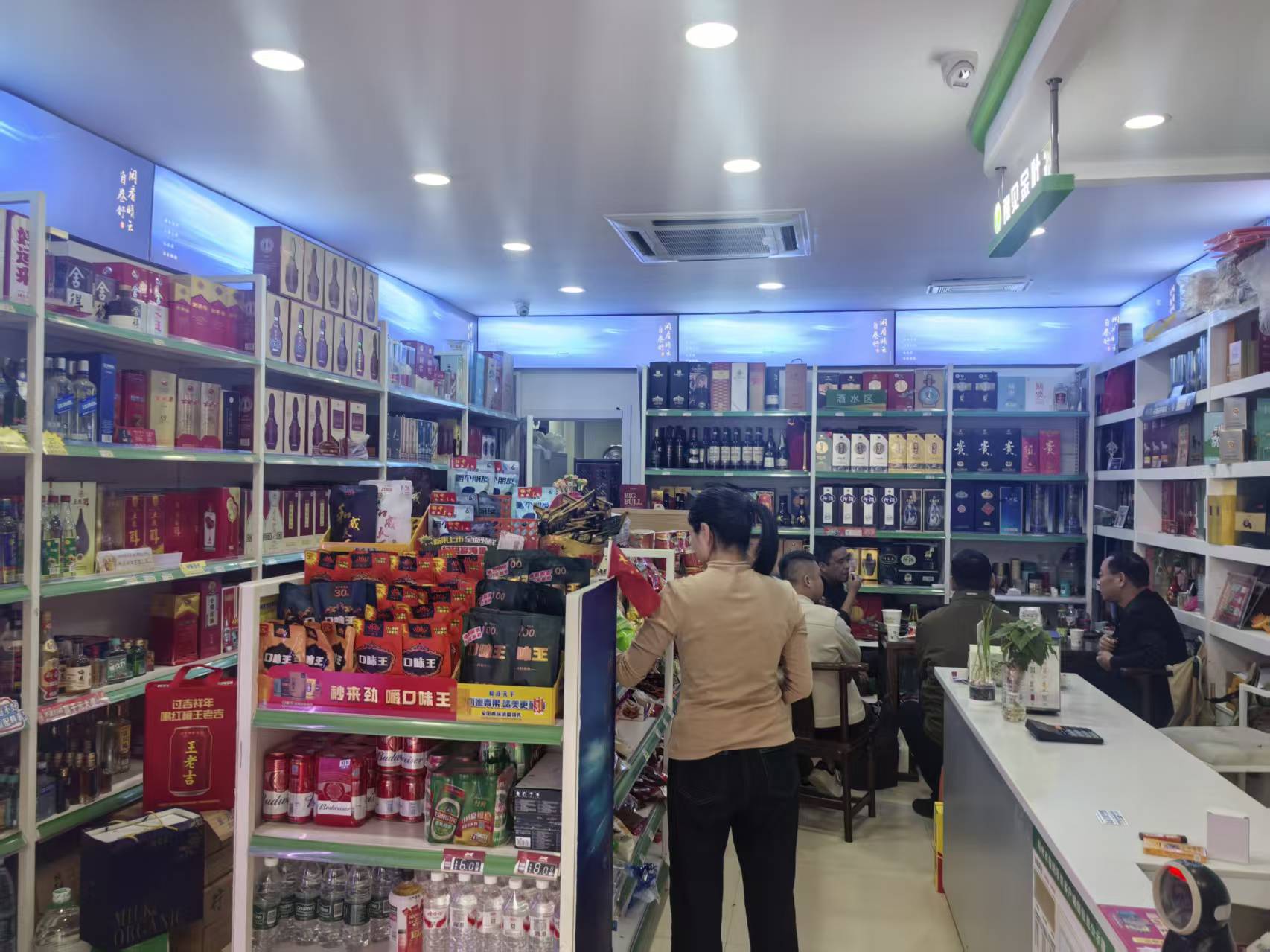 河南省郑州市北城区烟草：终端改造焕新貌 暖心经营传真爱​