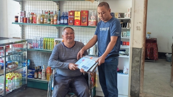 湖南省郴州市安仁县烟草：“小证件”托举“大生计”