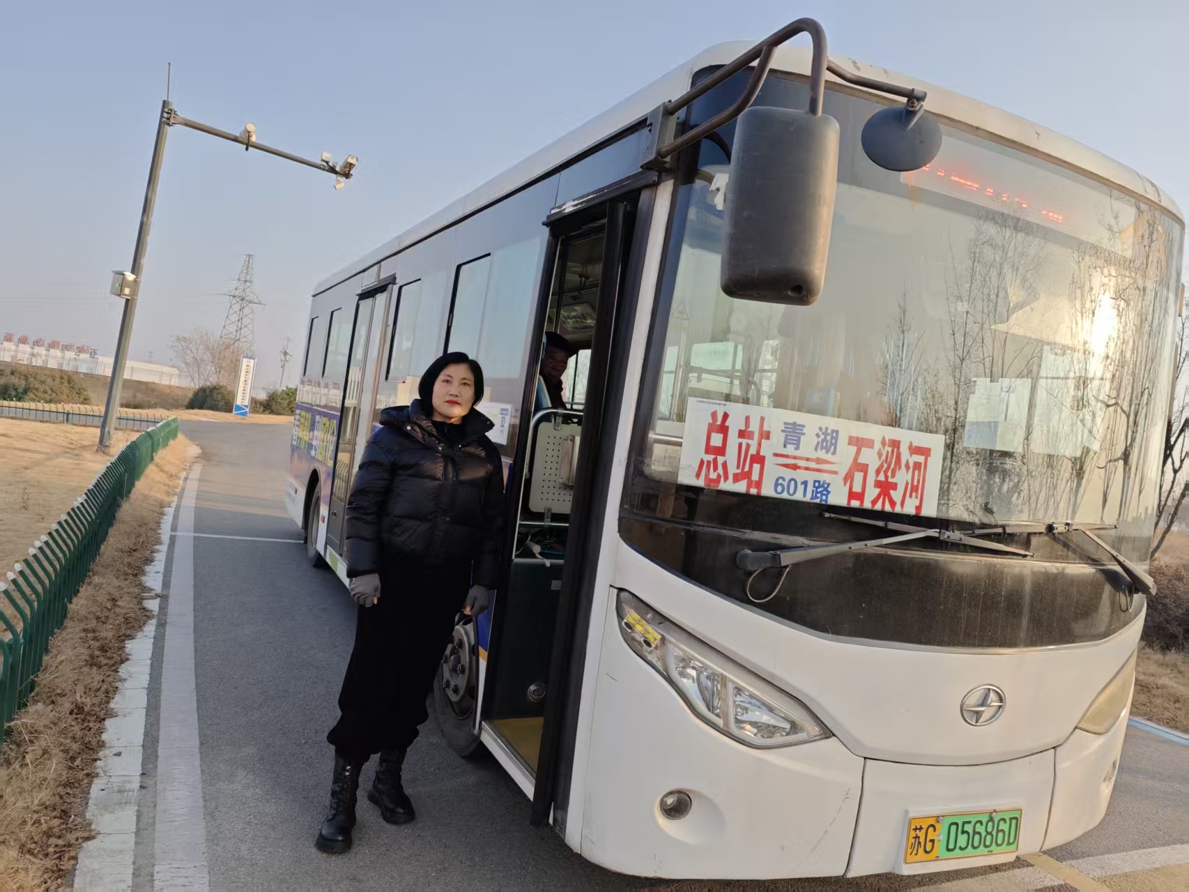 免费“公交卡” 老人“自在行” ——东海县景行公交公司石染河公交线上采访记