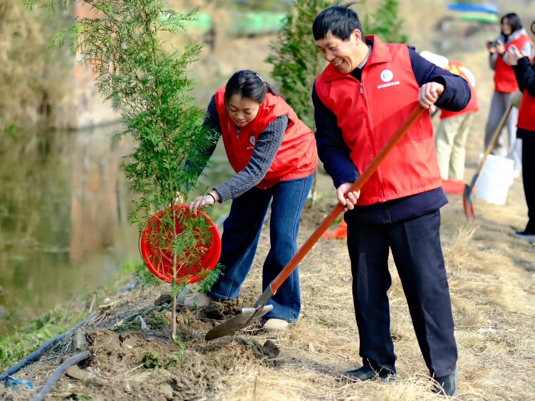 南通市崇川区天生港镇街道:播种绿色希望 