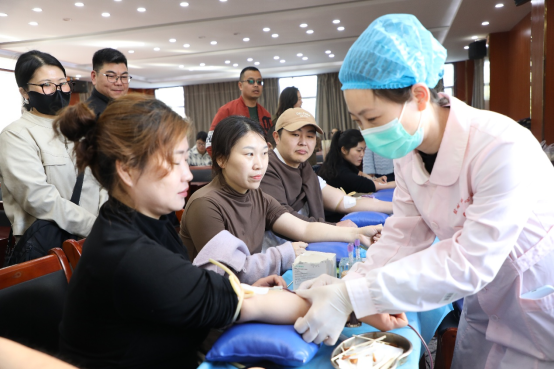 阜宁县阜城街道组织开展无偿献血活动，党员