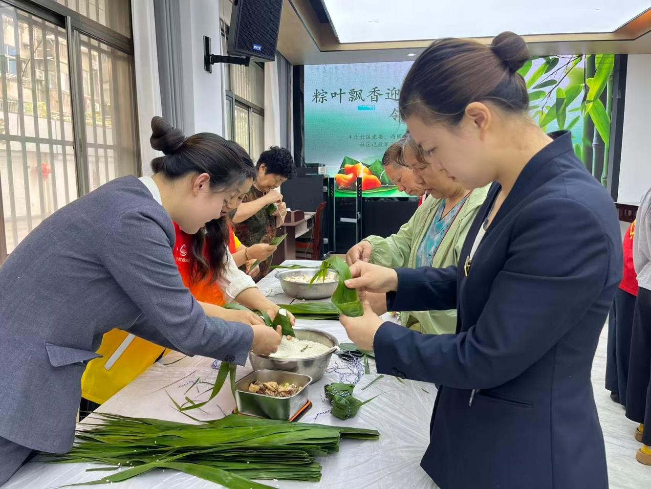 扬州市丰乐社区：粽香传情承古韵 党群同心