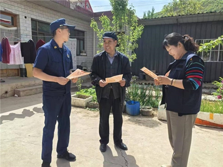 安全不放假 甘肃漳县大队为放假孩子送上安全“大礼包”